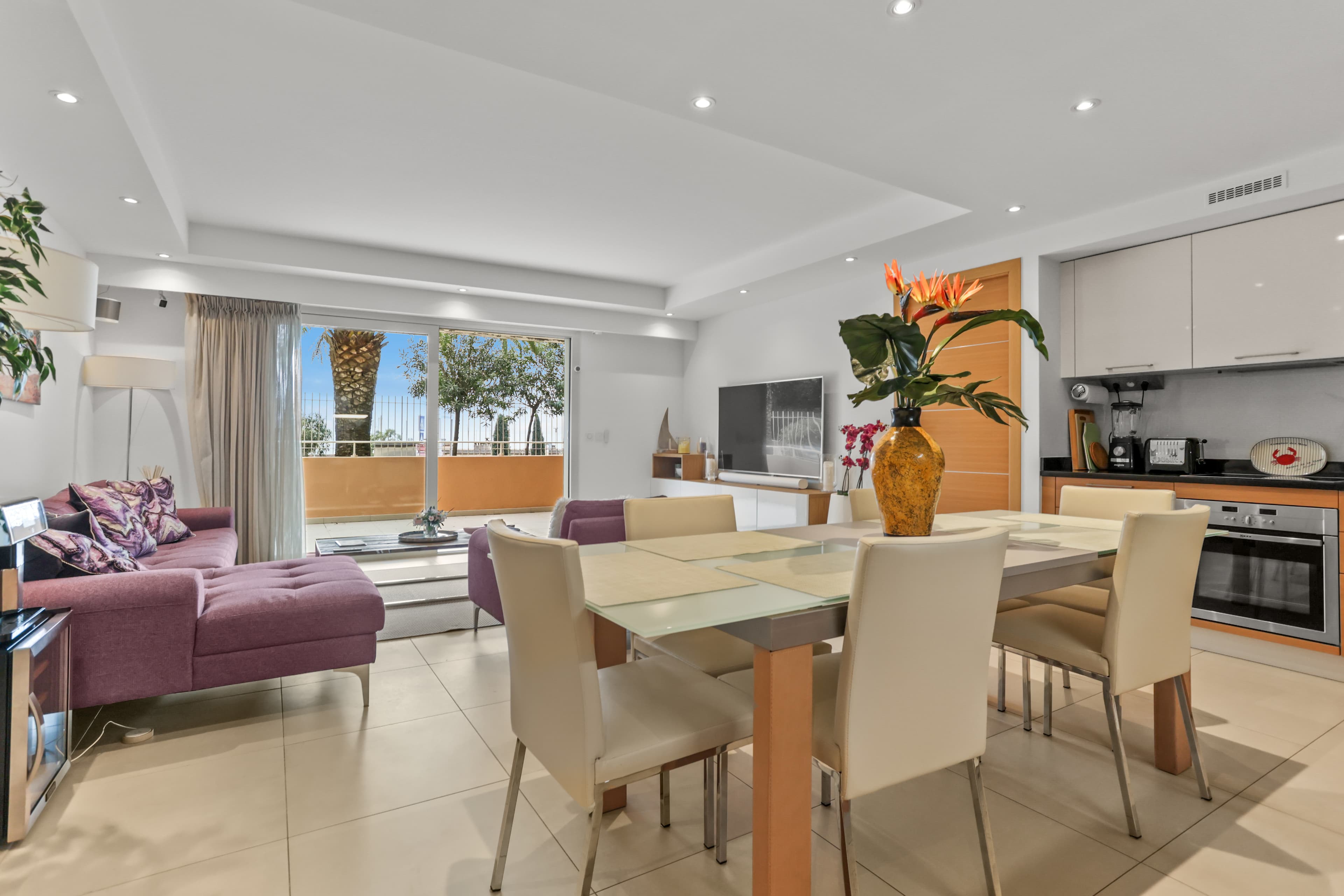 Modern Apartment — photo 1
