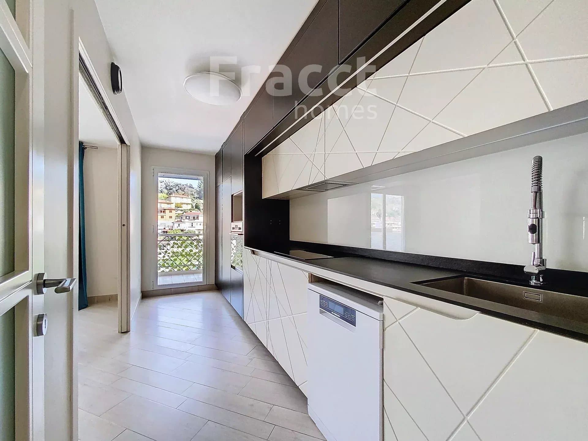 Charming Apartment with Mountain Views — photo 13