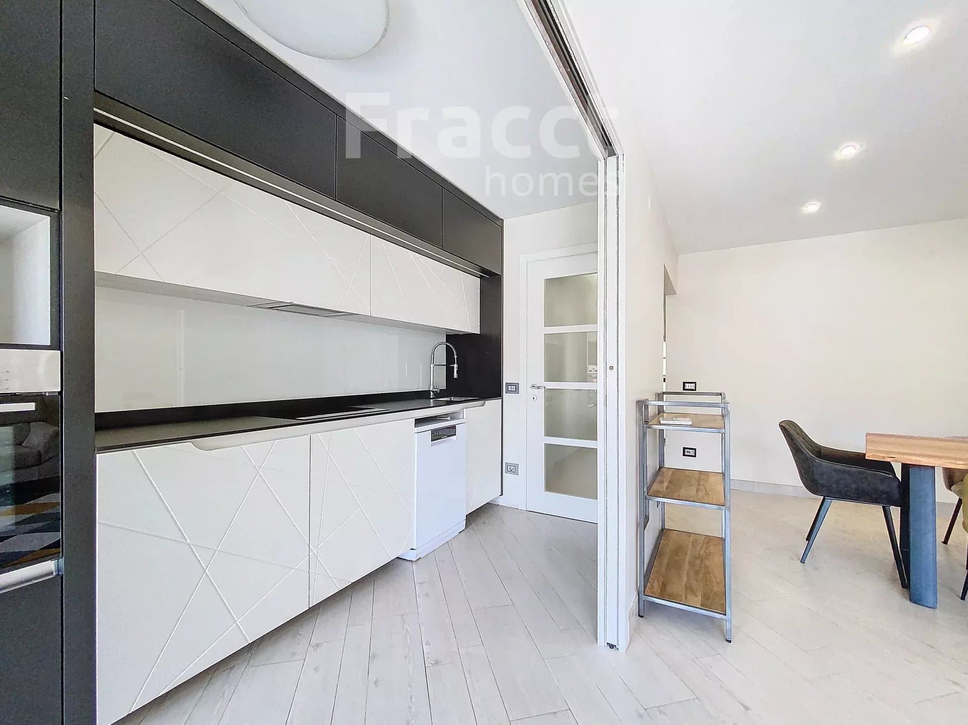 Charming Apartment with Mountain Views — photo 10
