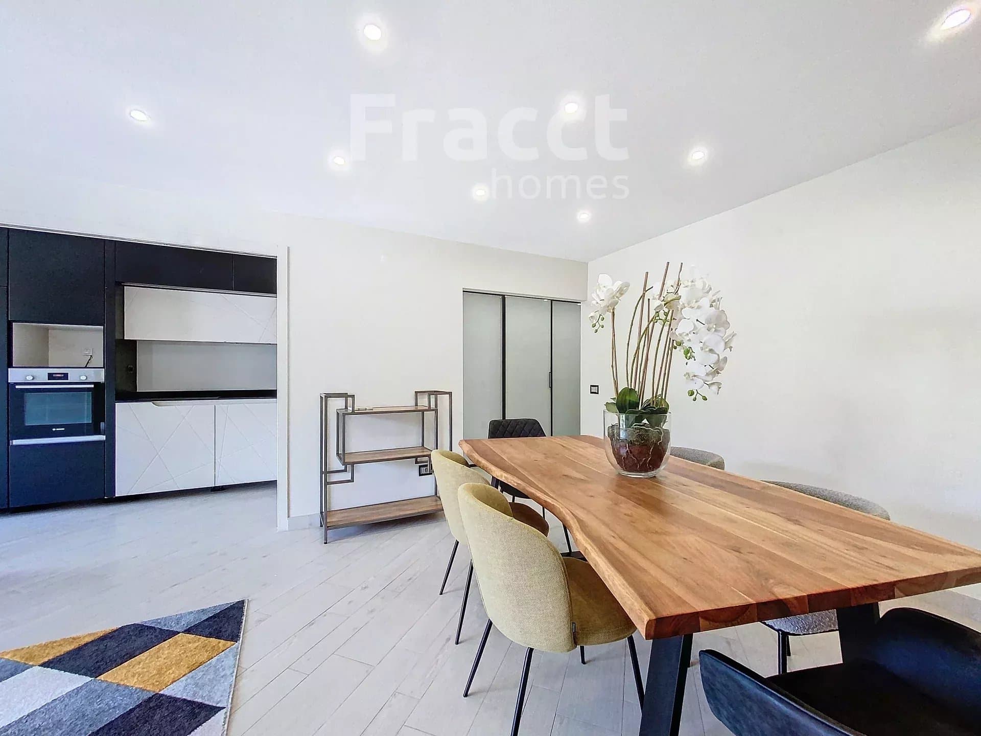 Charming Apartment with Mountain Views — photo 7