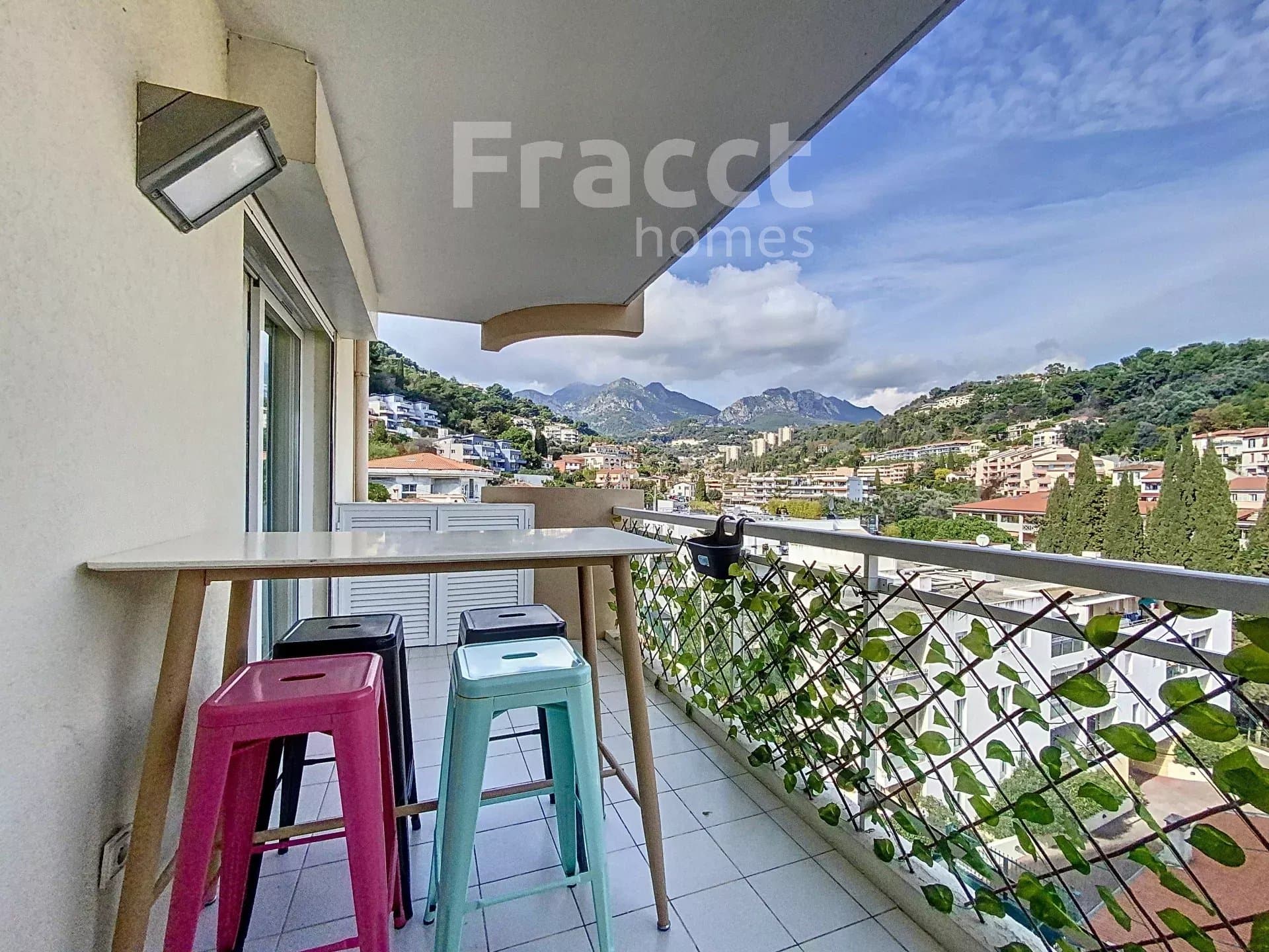 Charming Apartment with Mountain Views — photo 31