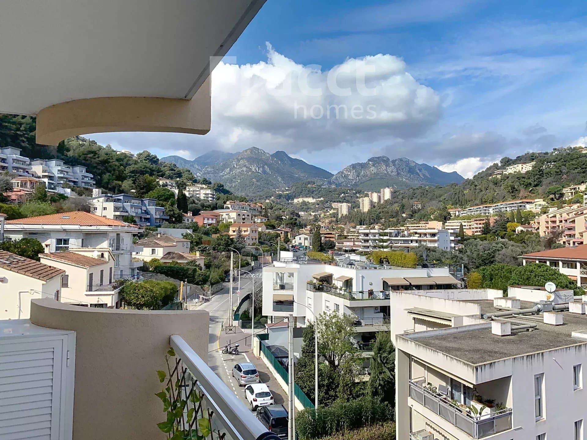 Charming Apartment with Mountain Views — photo 2