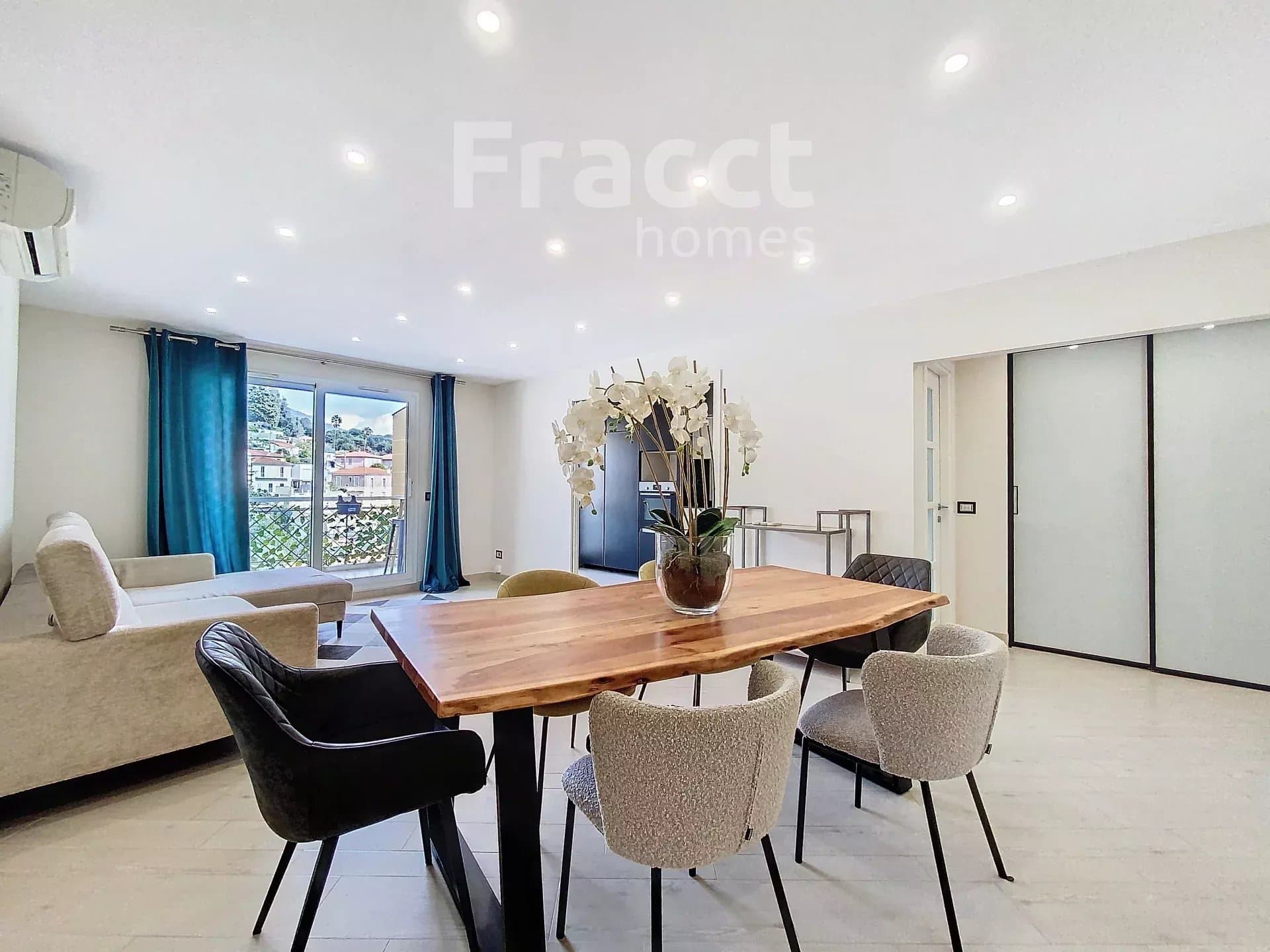 Charming Apartment with Mountain Views — photo 1