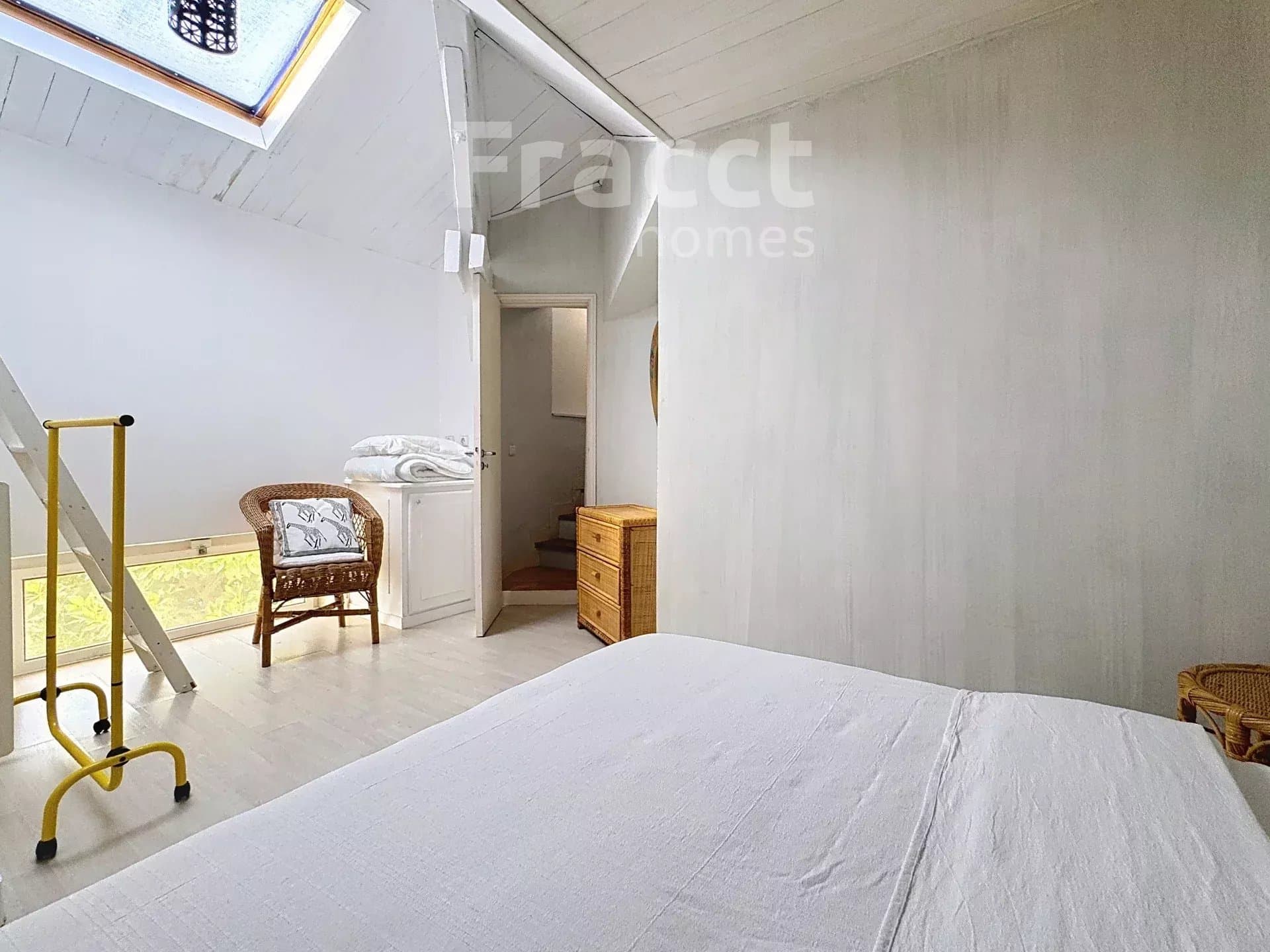 Elegant Riviera Apartment — photo 11
