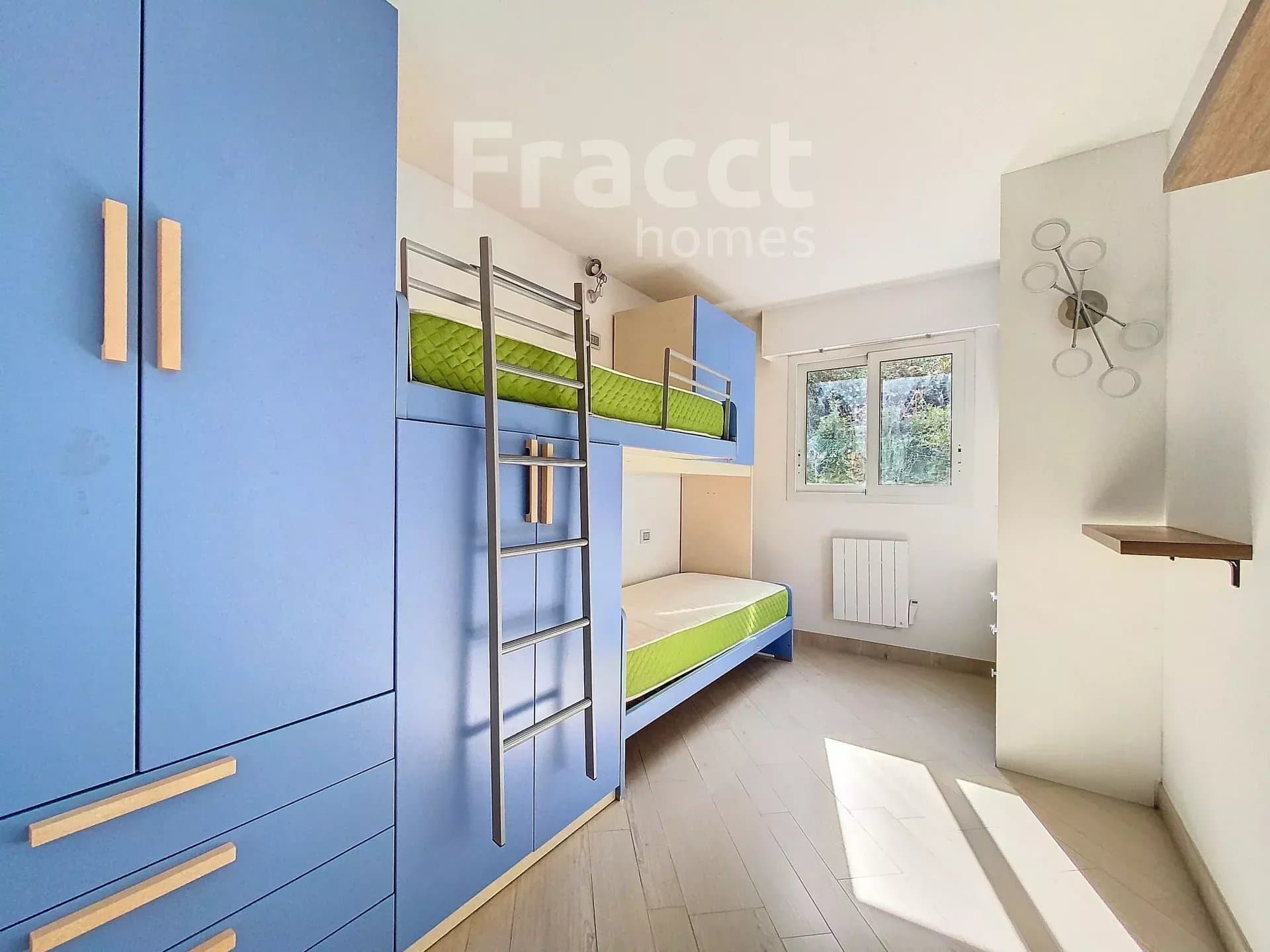 Charming Apartment with Mountain Views — photo 19