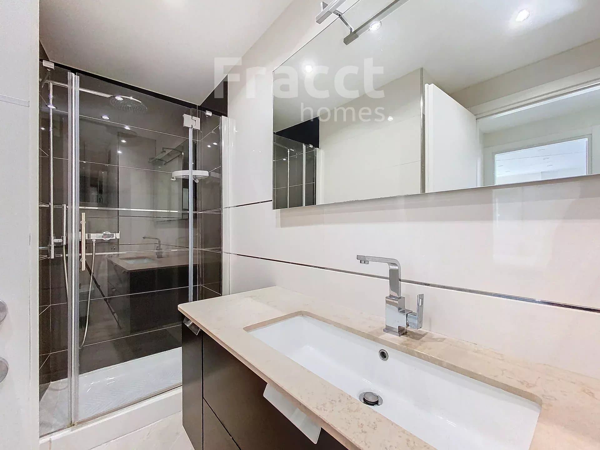 Charming Apartment with Mountain Views — photo 22