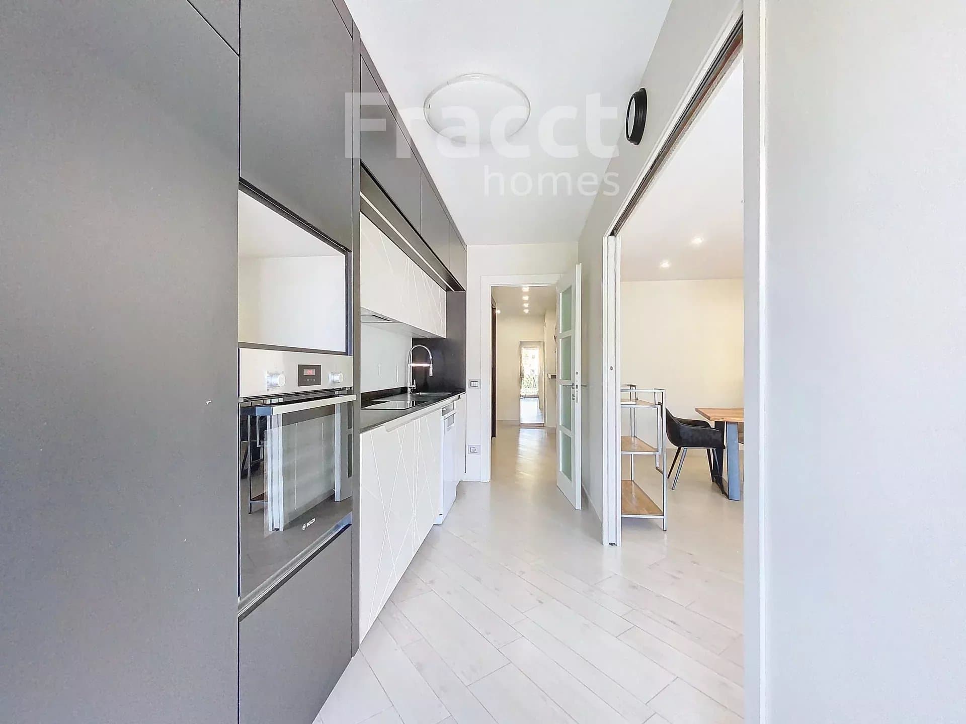 Charming Apartment with Mountain Views — photo 11