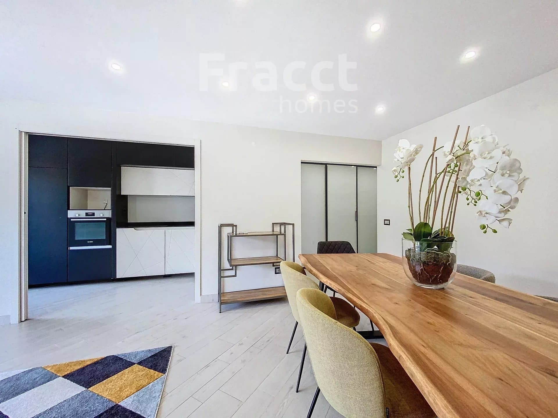 Charming Apartment with Mountain Views — photo 8