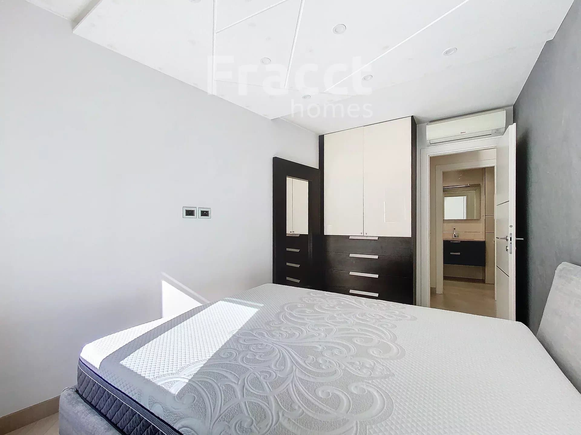 Charming Apartment with Mountain Views — photo 18