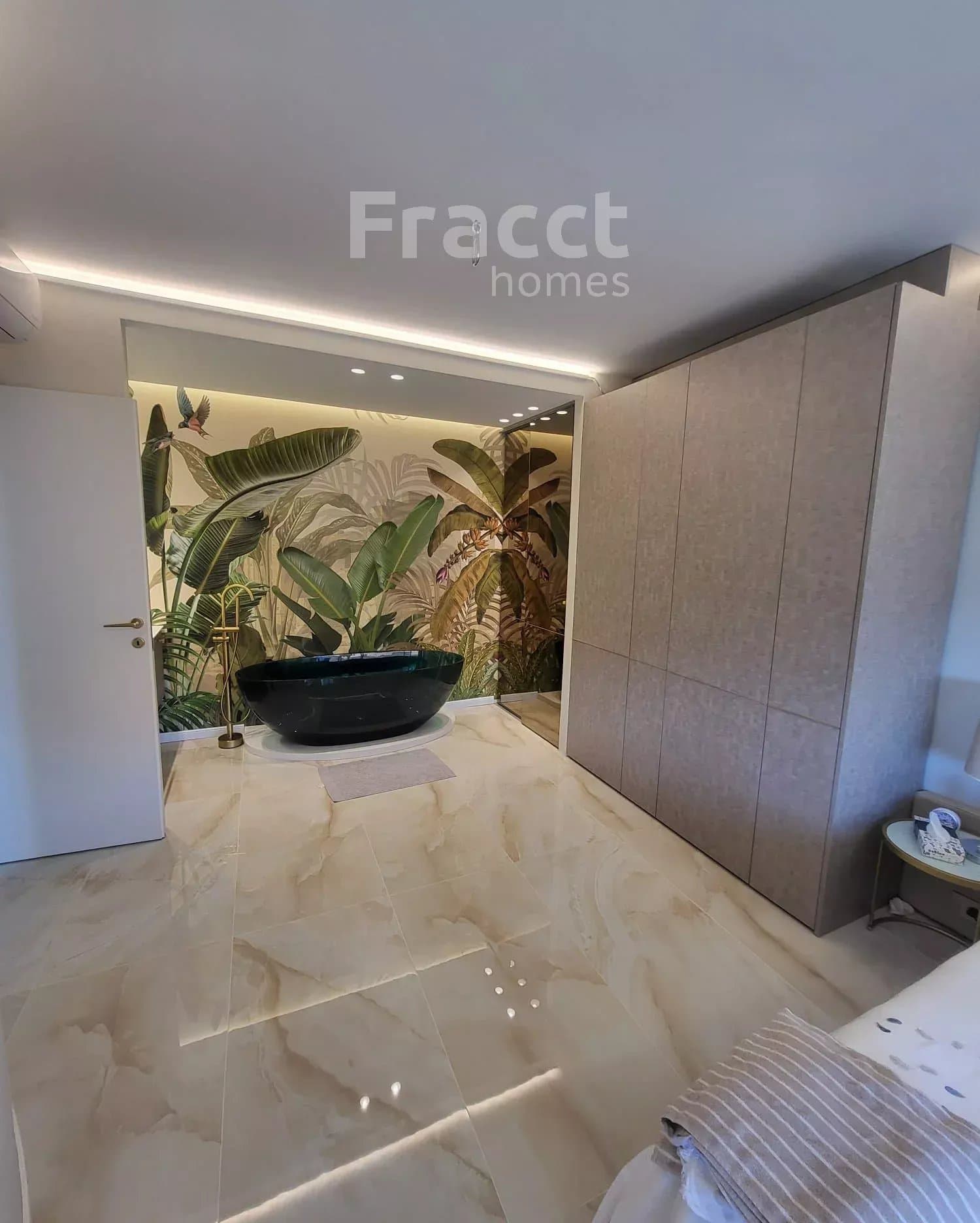 Seafront Elegant Apartment — photo 12