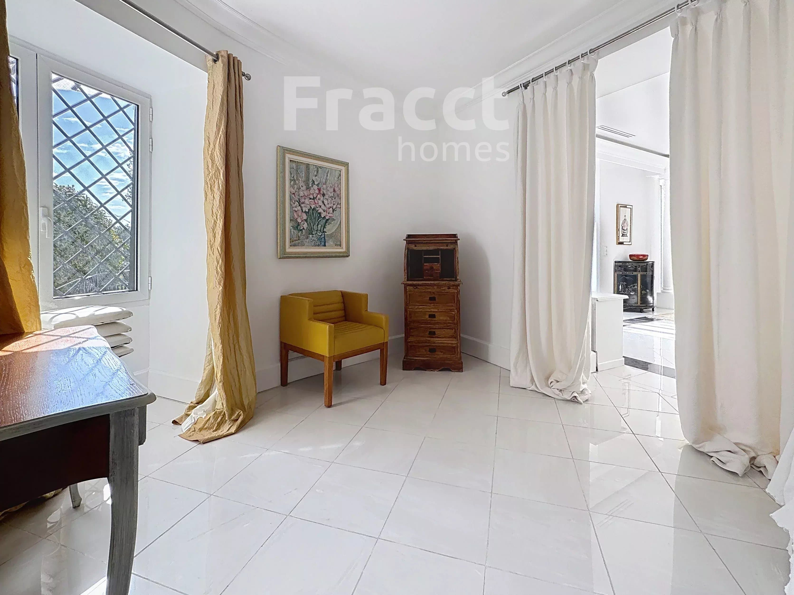 Belle Époque Apartment — photo 14
