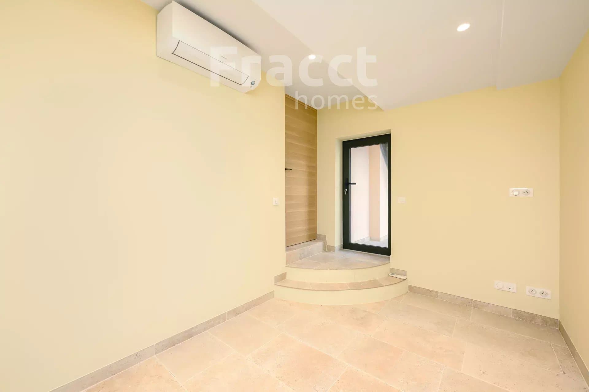 Refinded Garden-Level Duplex — photo 14