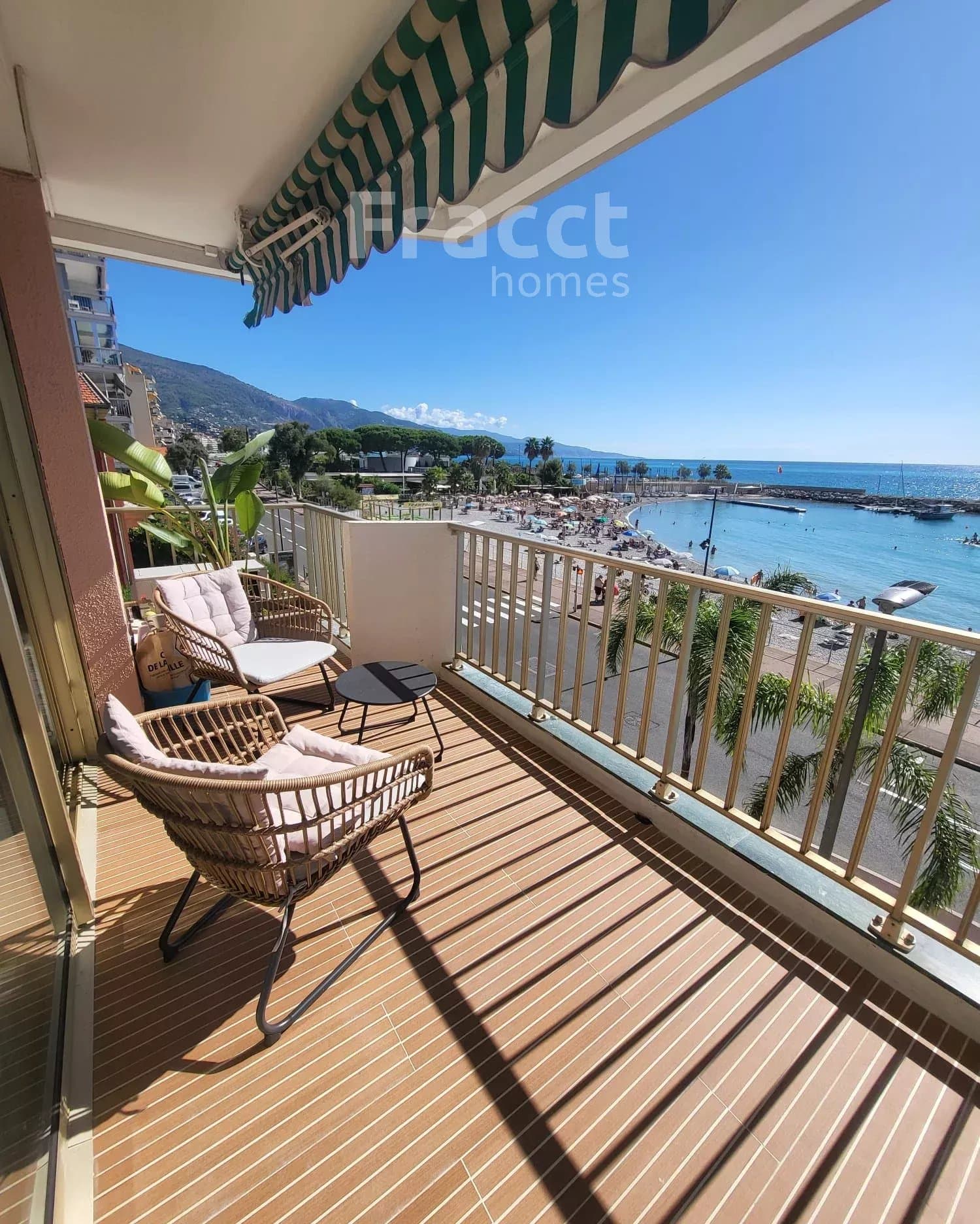 Seafront Elegant Apartment — photo 4