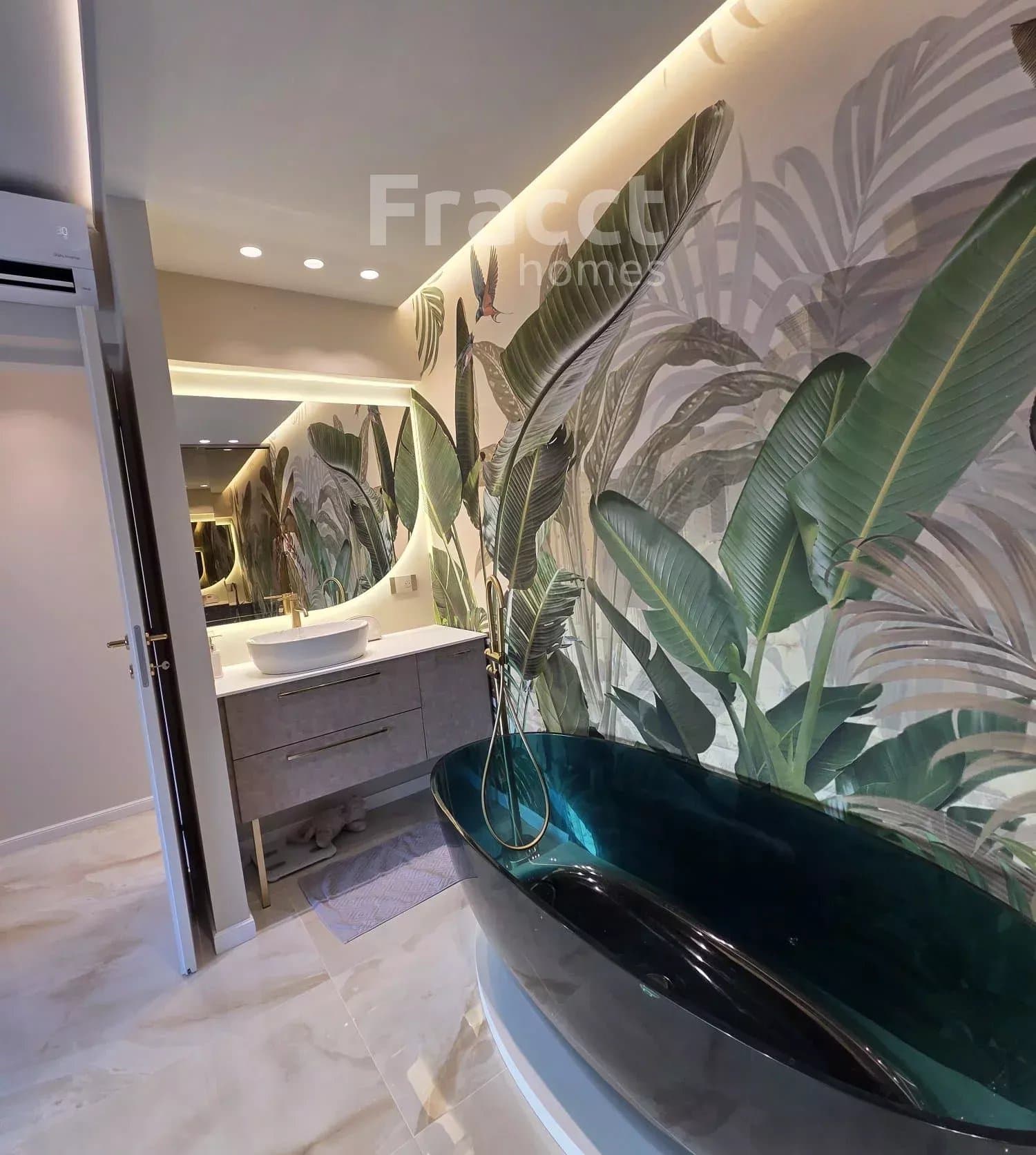 Seafront Elegant Apartment — photo 11