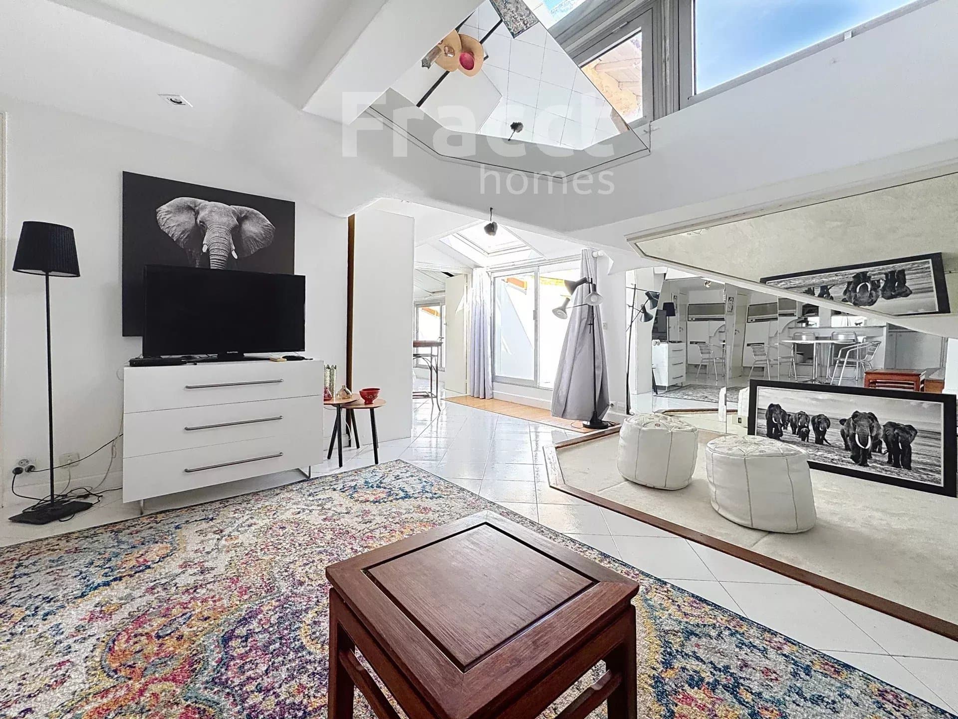 Elegant Top-Floor Apartment — photo 6