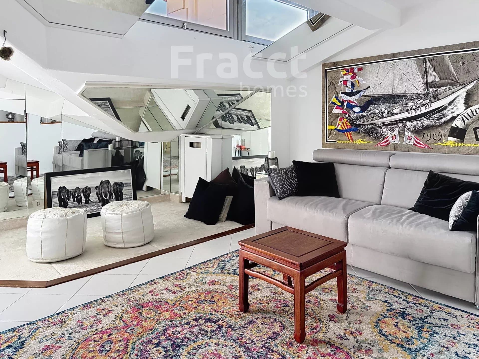 Elegant Top-Floor Apartment — photo 3
