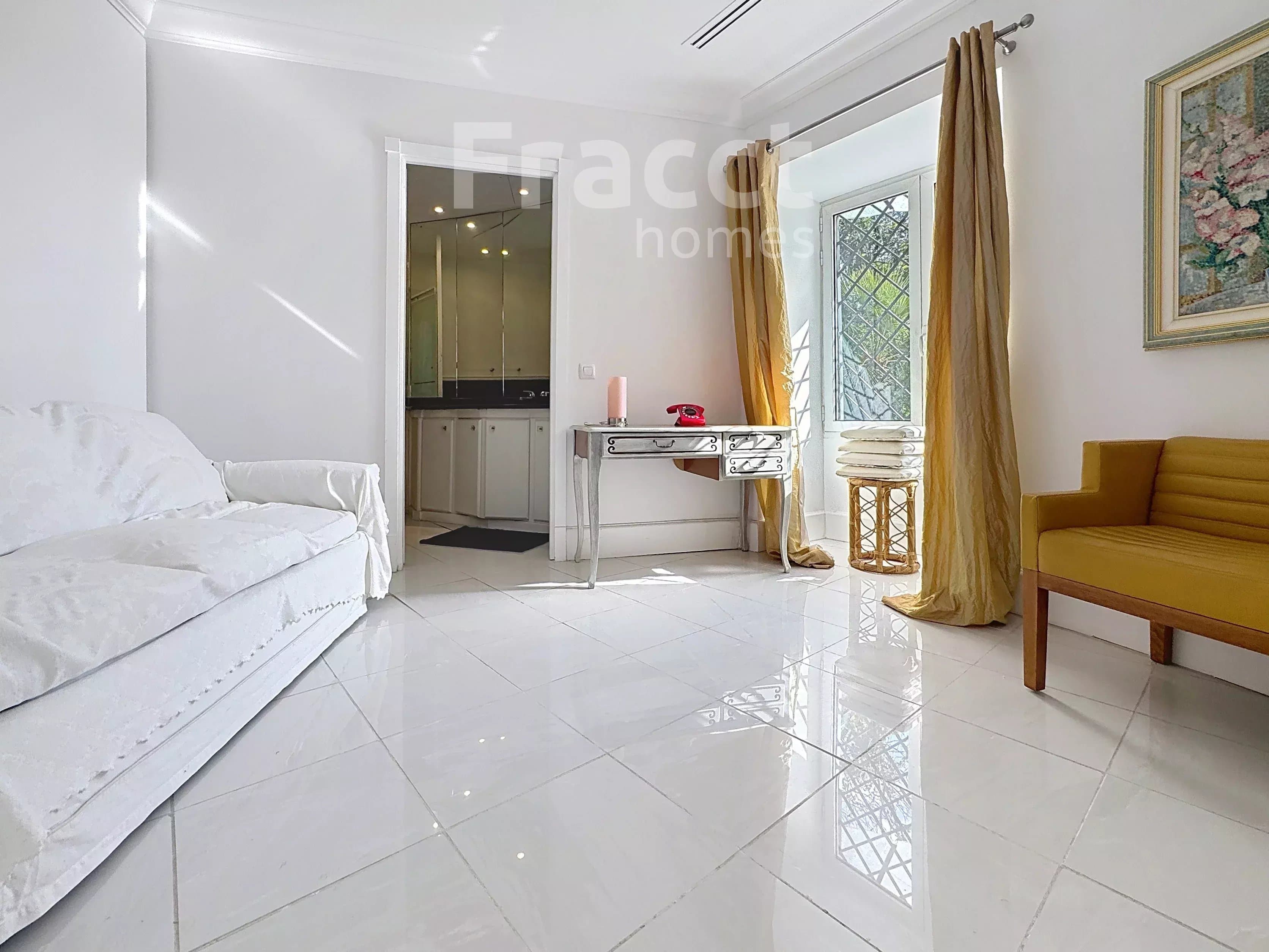 Belle Époque Apartment — photo 15