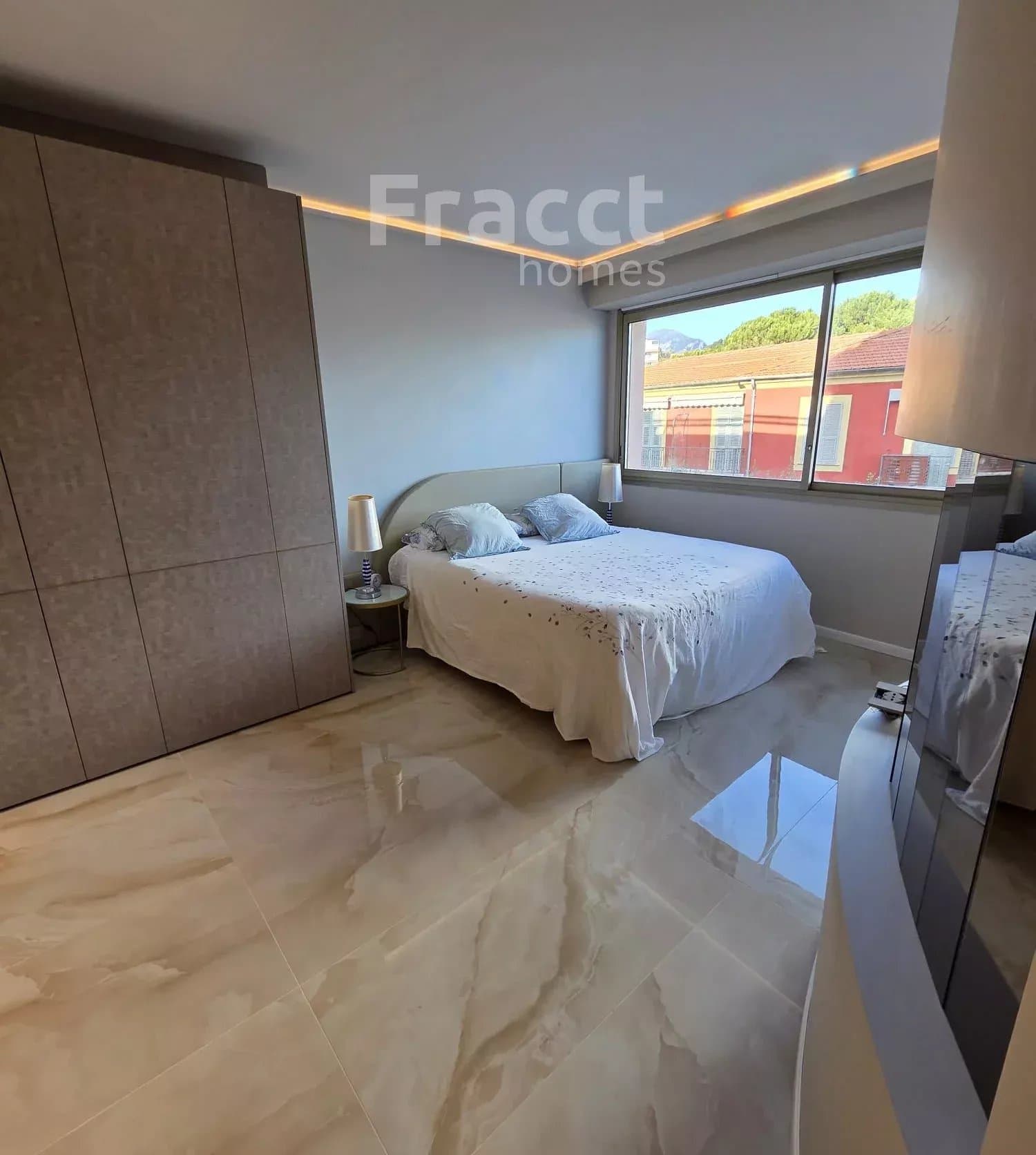 Seafront Elegant Apartment — photo 14
