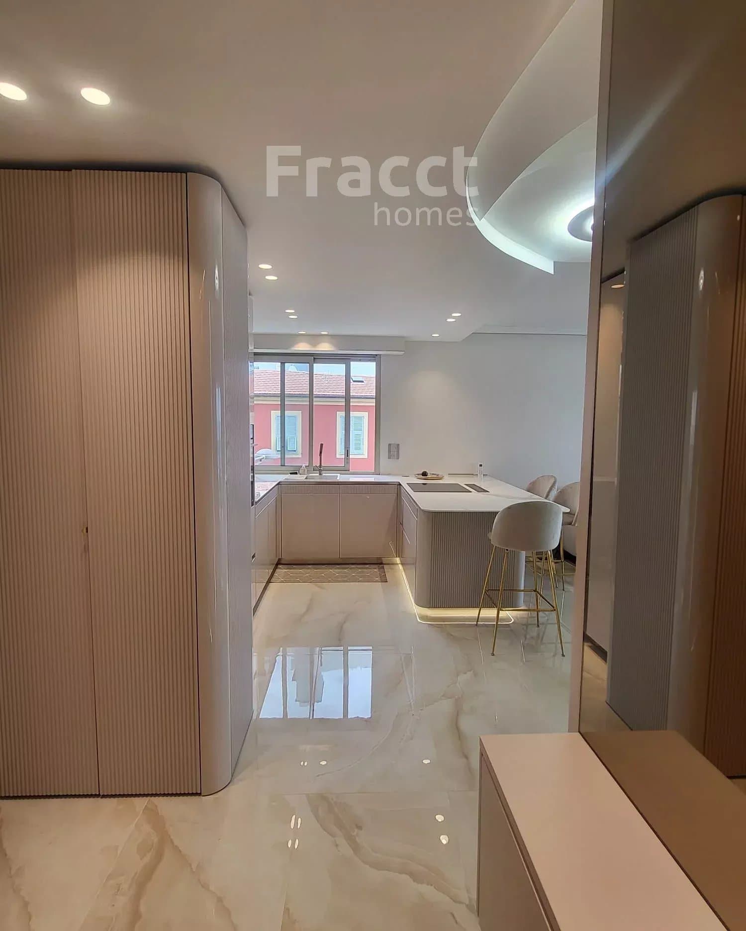 Seafront Elegant Apartment — photo 17