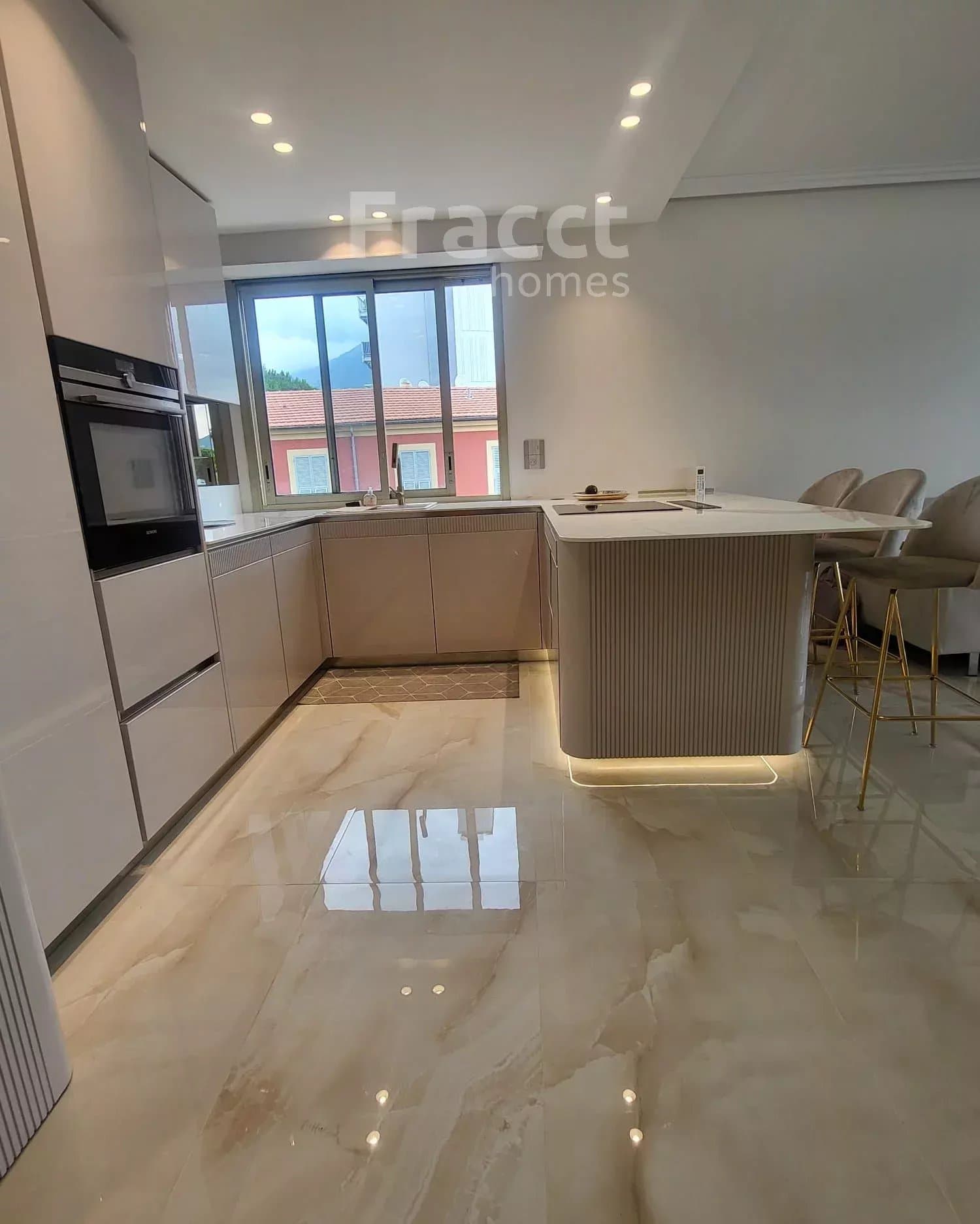 Seafront Elegant Apartment — photo 7