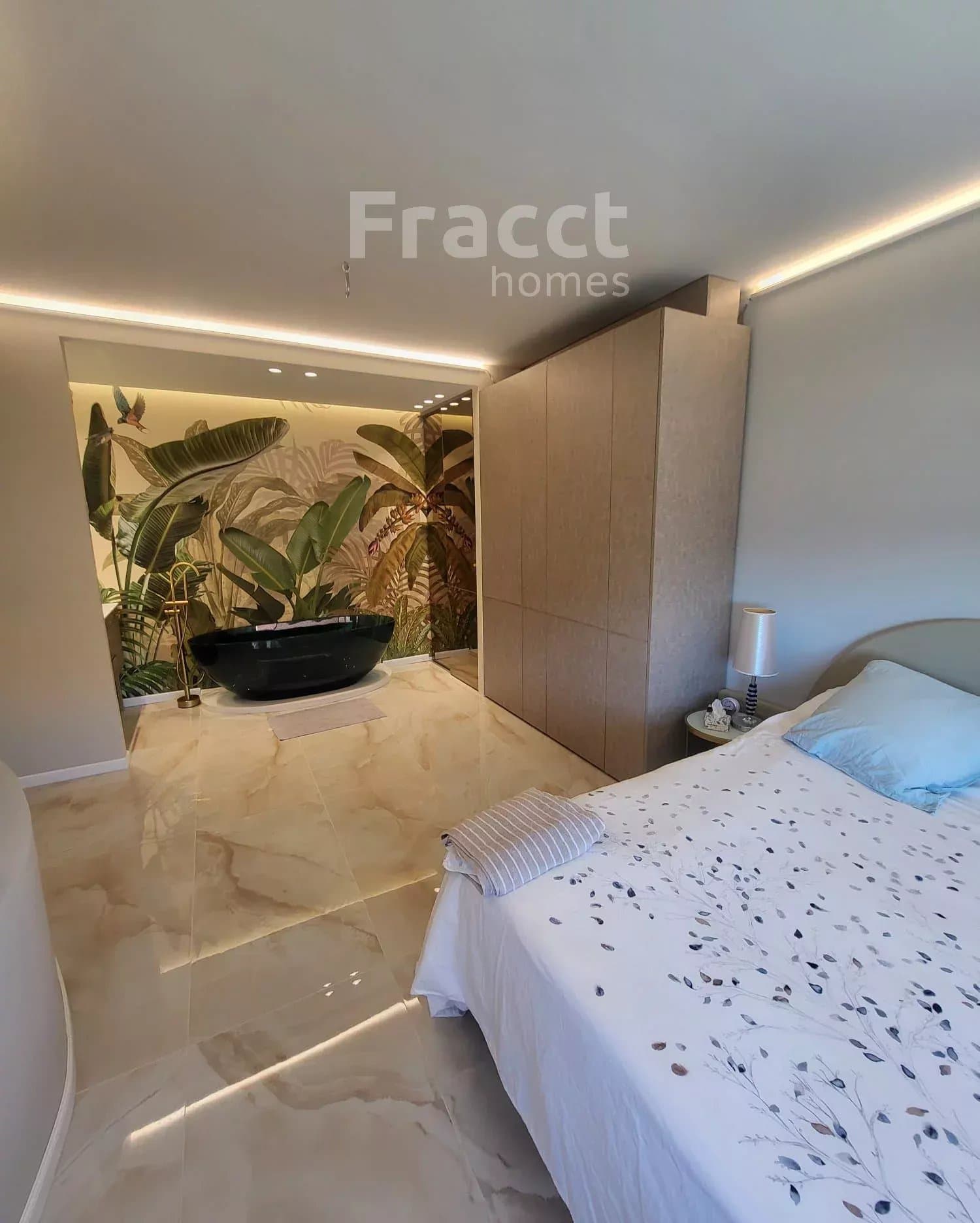 Seafront Elegant Apartment — photo 13