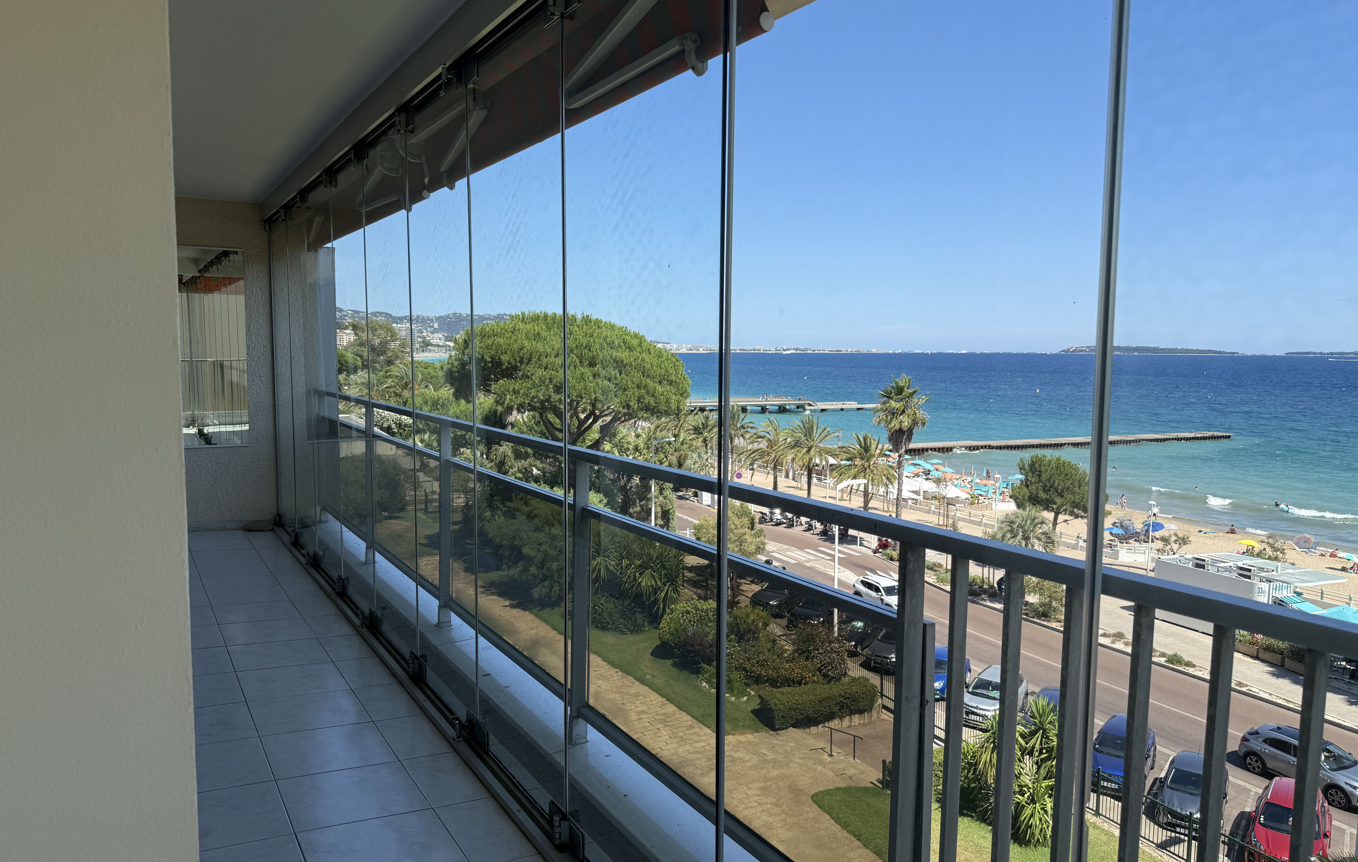Beachfront Apartment, Cannes